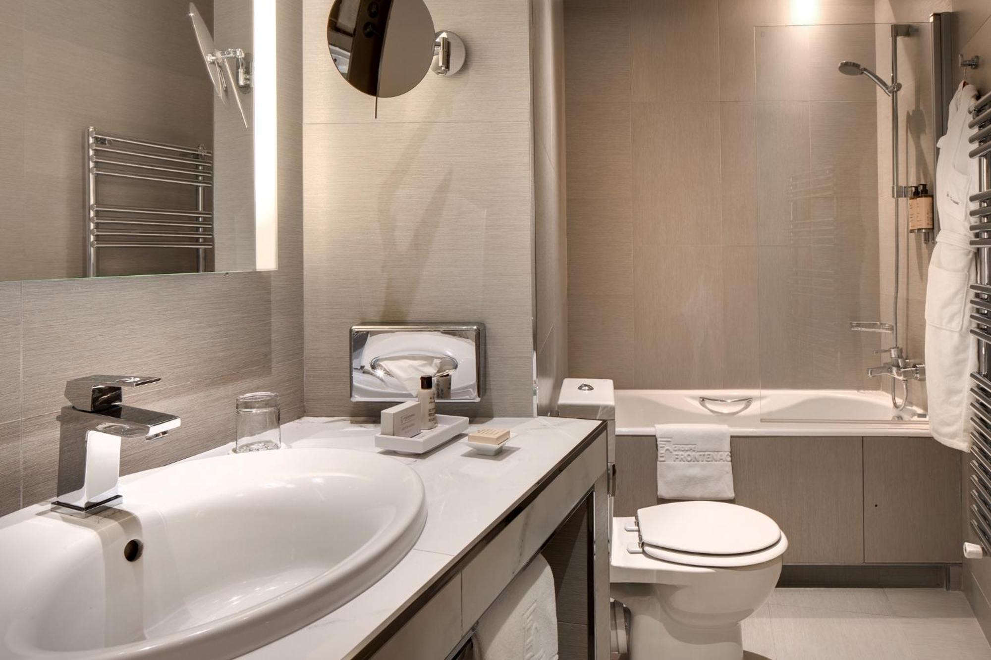 Hotel Rochester Champs Elysees Paris